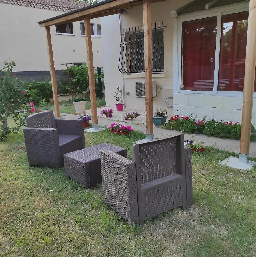 Studio 30M2 Hotel Arles 0*,  France